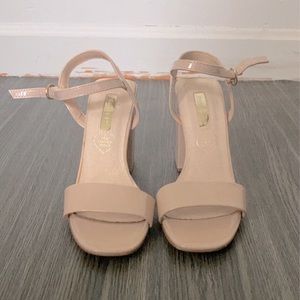 Used beige/crème heels